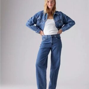 Levi’s Baggy Dad Jeans - she’s nice color